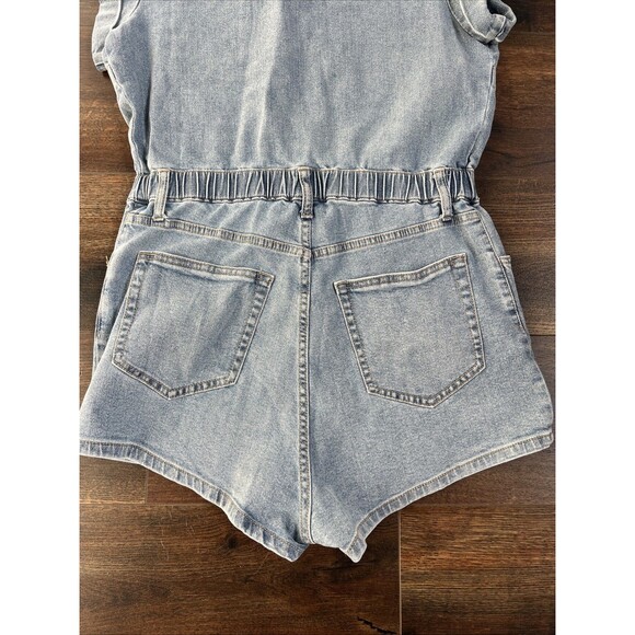 Wild Fable NWT Size Medium Game Day Short Sleeve Denim Romper Jean Medium Wash - Picture 14 of 15